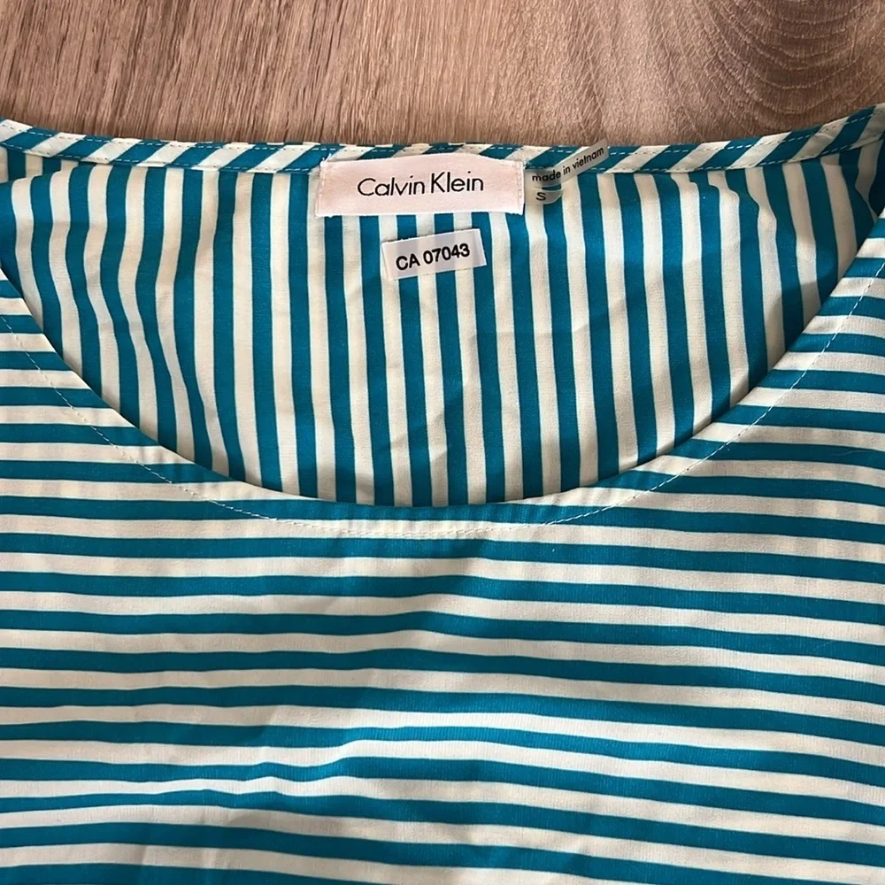 Calvin Klein top - Picture 2 of 4